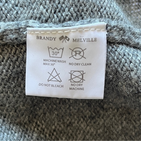Brandy  Melville Giovanna Wool Hoodie Crop Sweater Gray Pullover Knit One Size - Picture 5 of 15
